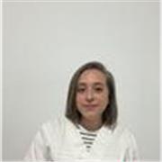 Soy una chica paciente , con estudios en anatomía , biología e inglés. 