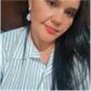 Professora com formação em Letras com experiência no ensino de Produção textual, letramento e língua portuguesa