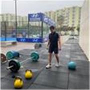 Mi nombre es Adrián Ricca, he dedicado toda mi vida al deporte, practicándolo como nadador de alto rendimiento