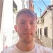 Profesor especialista en IA aplicada: LLMs, Agentes RAG, Midjourney y automatización.