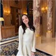 Profesora nativa de español para extranjeros, especializada en conversación y comunicación real.