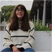 Estudiante universitaria con conocimiento elevado en biología desde primaria a bachillerato. 
