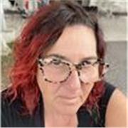 Diventa Graphic Designer: corso pratico per iniziare ora.
Dalle basi al portfolio, con metodo e creatività