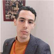 Proffeseur d'anglais qui peut donner de cours de tous genre d'apprentissage mais plus en discussions + faire de soutien scolaire