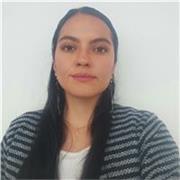 Profesora de apoyo para niños y adolescentes que desean aprender matemáticas de forma fácil y sencilla