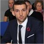 Insegnante (superiori) offre lezioni private di Storia