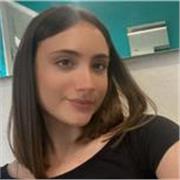 sono Aurora frequento il primo anno di università a seguito diploma liceo linguistico