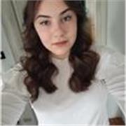 Insegnante qualificata di italiano per stranieri, laureata in lingue, offre lezioni online interattive e personalizzate per tutti.