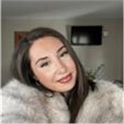 Persona con paciencia y vocación necesaria para dar clases de apoyo a niños y niñas de primaria 