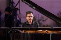 Pianista laureato in pianoforte al conservatorio  u. giordano  di foggia, impartisce lezioni di pianoforte per ogni livello ed età