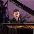 Pianista laureato in pianoforte al conservatorio  u. giordano  di foggia, impartisce lezioni di pianoforte per ogni livello ed età