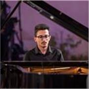 Pianista laureato in Pianoforte al conservatorio  U. Giordano  di Foggia, impartisce lezioni di pianoforte per ogni livello ed età