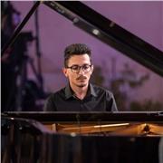 Pianista laureato in Pianoforte al conservatorio  U. Giordano  di Foggia, impartisce lezioni di pianoforte per ogni livello ed età