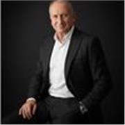 Profesor de habilidades directivas con mucha experiencia y excelentes referencias