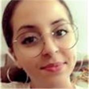 Educatrice professionale impartisce lezioni di italiano, scienze, storia e altre materie di studio per bambini/ragazzi delle elementari e medie