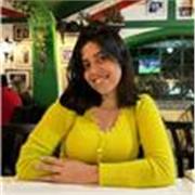 Estudiante de bioquimica y medicina da clases a alumnos de todas las edades y niveles