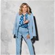 I support leaders, managers and professionals who want to strengthen their communication, confidence and decision-making skills.