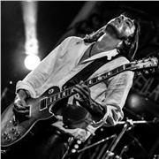 Impartisco lezioni di chitarra per tutti i livelli e tutte le età.
Se vuoi entrare nel mondo della chitarra chiamami!!!