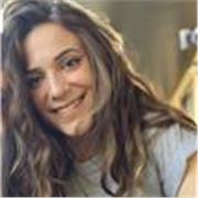 Profesora imparte clases hasta nivel de primaria, primero o segundo de ESO relacionadas con Ciencias Sociales