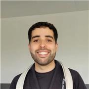 Profesor de educación física dicta clases a todas edades