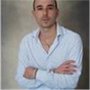 Laureato in Giurisprudenza e Master in International Management offre lezioni di Diritto, Economia, Italiano, Filosofia, Inglese