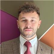 Laureato magistrale (LM-59) con lode, offre lezioni private per studenti delle superiori a Napoli o online.