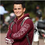 Entrenador personal y de clases grupales, con amplios conocimientos en entrenamientos funcionales y en deportes de conjunto e individuales para niños, jovenes y adultos que deseen mejorar su salud y bienestar físico y/o mental