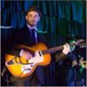 Chitarrista, ukulelista, cantante, compositore, arrangiatore. Lezioni anche di teoria e armonia.