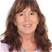 Maestra de Educación Primaria recibida en Argentina. Preferentemente los primeros grados. 