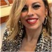 diplomata in liceo sociopsicopedagogico e specializzazione nel metodo Montessori offre lezioni ad alunni della scuola primaria