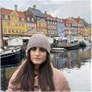 Laureata in scienze linguistiche con esperienza di studio e lavoro negli USA impartisce lezioni online di lingua inglese. Gradite tutte le fasce d’età ma ho un debole per i più piccoli 😊