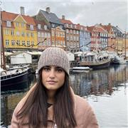 Laureata in scienze linguistiche con esperienza di studio e lavoro negli USA impartisce lezioni online di lingua inglese. Gradite tutte le fasce d’età ma ho un debole per i più piccoli 😊