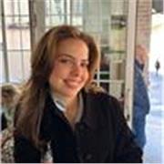 Graduada de Estudios Ingleses, apasionada por los idiomas y el compartir conocimiento. 