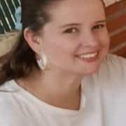 Titulación de filología en varios idiomas. Tengo varias experiencias positivas como profesora de idiomas. Trabajo como profesora