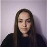 Profesora particular de historia, con título de bachillerato en humanidades