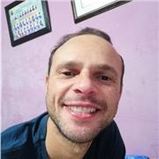 Profesor de inglés con cursos continuados de inglés desde niño.
He estudiado y vivido en Irlanda y Canadá