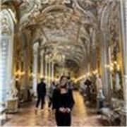 Tutor con due laure e un master per l'insegnamento. Vivo a Roma e ho diverse esperienze nell'aiuto compiti oltre che nel dare lezioni di Francese, Letteratura italiana e Storia dell'arte.