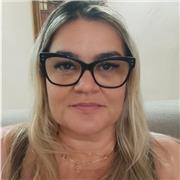 Professora de Química, atua no ensino médio e pré-vestibular e aulas particulares
