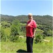 Está procurando professora experiente e que morou EUA e Inglaterra? Acabou de achar