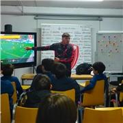 Perdona joven ,cercana , trabajador, humilde,que disfruta hacer las cosas que le gustan y dispuesta a aprender cosas nuevas