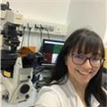 Profesora de biología que te inspira a amar la ciencia y a aprobar aprendiendo de forma divertida. 