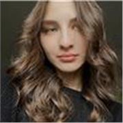 studentessa del primo anno di medicina disponibile per aiuto compiti