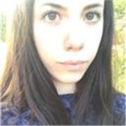 Ragazza iscritta all'università di chimica offre lezioni online e in presenza per scuole medie e superiori