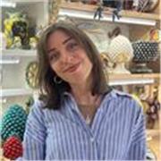 Laureata in Lingue impartisce lezioni di italiano per stranieri, aiuto compiti e ripetizioni di lingua inglese e spagnola
