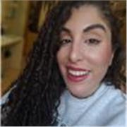 Profesora titulada de Primaria con especialidad en Inglés y experiencia dando clases extraescolares y particulares. 