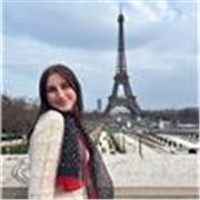 Sono disponibile per ripetizioni e aiuto compiti di inglese, ho il certificato C1 Cambridge e ho vissuto in Inghilterra!