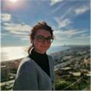 Doy clases económicas de español. Soy bilingüe en catalán y castellano. Estuve un año estudiando en los Estados Unidos y tengo el inglés fluído