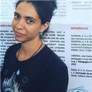 Professora de geografia, ensina para crianças de todas as idades