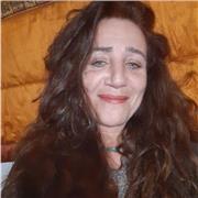 Laureanda in scienze erboristiche, insegna italiano a stranieri