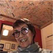Profesora de inglés nativa con más de 20 años de experiencia. Amable e intento que mi clase sea libre de estrés